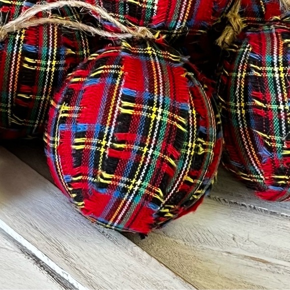 10 Primitive RED TARTAN PLAID RAG BALLS Christmas Ornaments Farmhouse decor - Picture 2 of 6